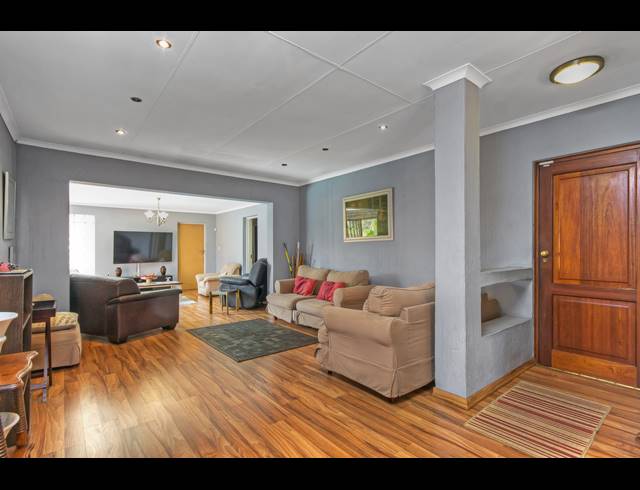3 BEDROOM FREEHOLD FOR SALE IN PAULSHOF